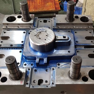 China manufacturer injection tube molds plastic injection molds vertaling 2k injection mold