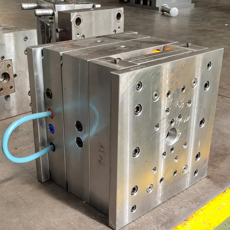 China manufacturer injection tube molds plastic injection molds vertaling 2k injection mold